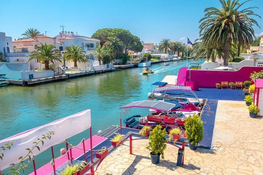شقة Kar15-Beach Front, See Views, Wifi, Dowtown إمبوريابرافا